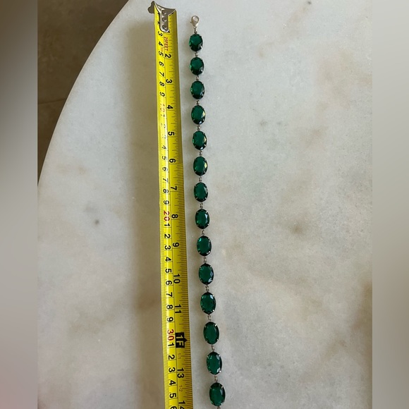 Holiday Oval Emerald Green Jewelry Set! Glitzy Shiny Sparkly Chocker Earring Set - Picture 3 of 5